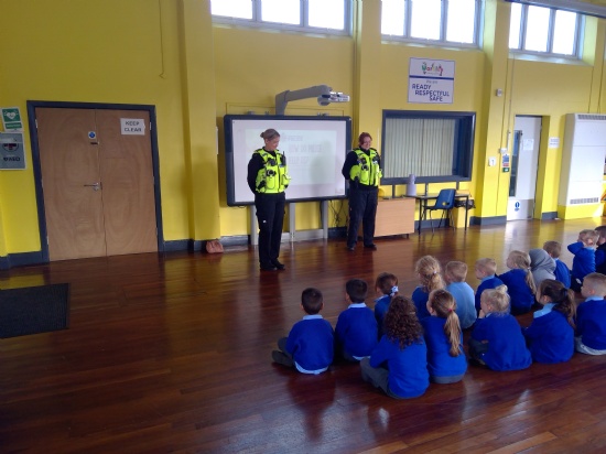 Wardley Primary School - Police Officers visit Reception